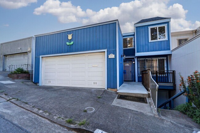 Building Photo - 1645 15th Ave