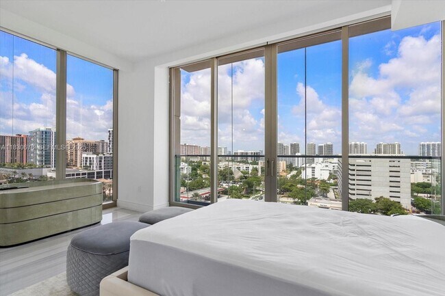 Building Photo - 17901 Collins Ave