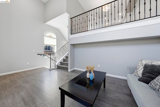 Building Photo - 817 Estancia Ter