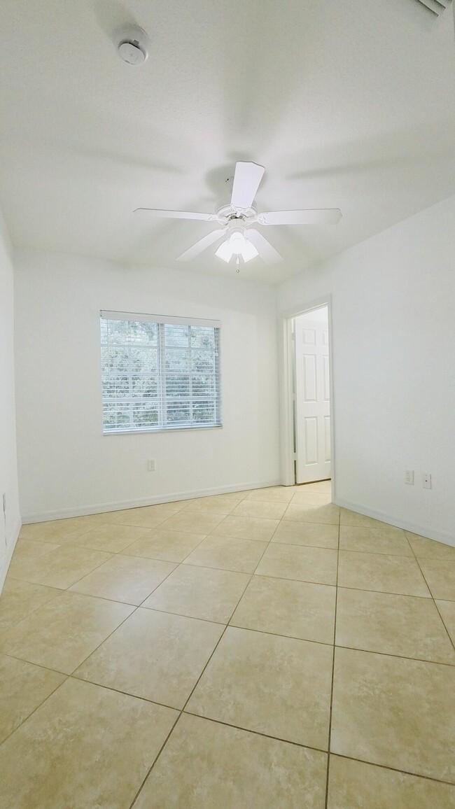 Building Photo - 1000 Palm Trail