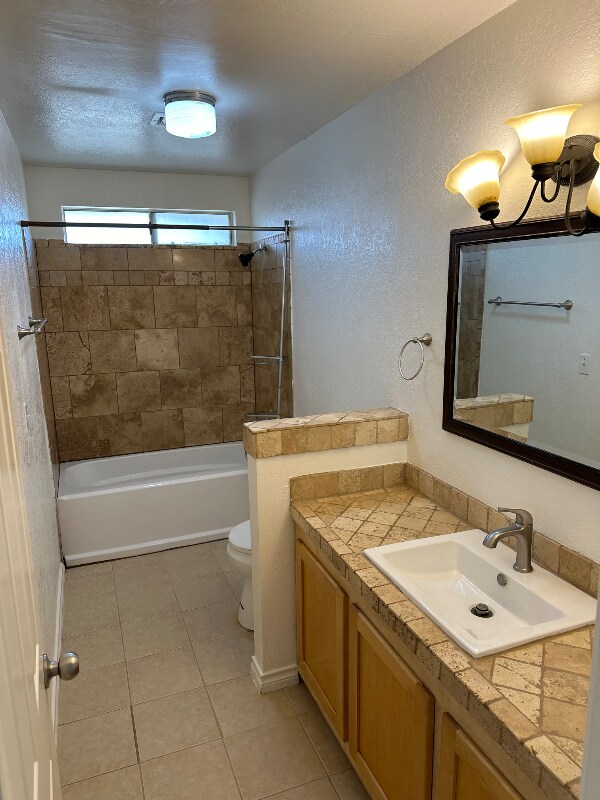 Building Photo - 2213 W Riviera Dr