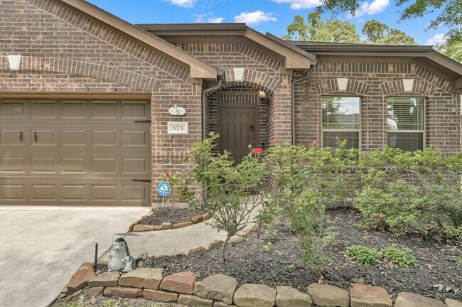 Building Photo - 973 Doire Dr