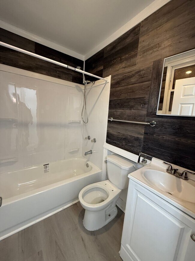 Building Photo - 538 Bailey St