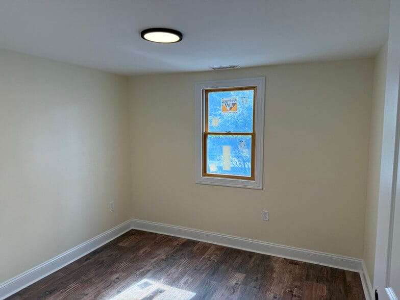 Building Photo - 42 Eastview Rd