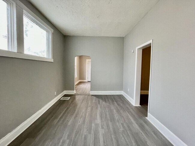 Building Photo - 609 McKinney Ave