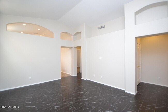 Building Photo - 4927 W Wahalla Ln