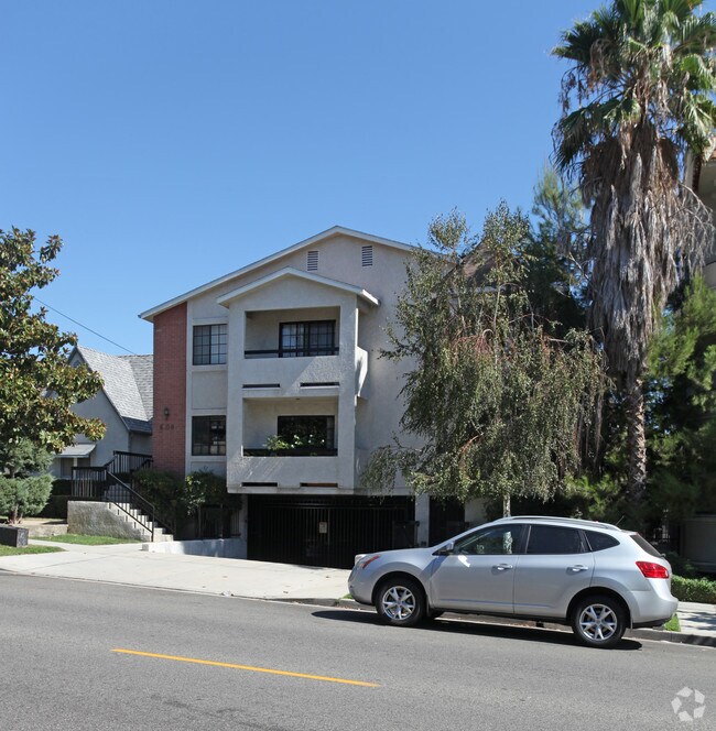 Primary Photo - 608 E Magnolia Blvd
