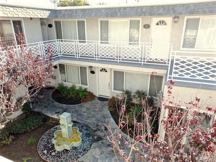 Building Photo - 1725 Loma Ave