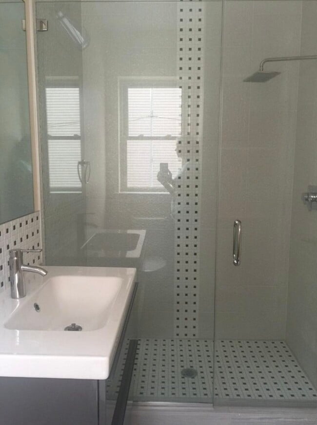 Building Photo - 1930 Parrish St