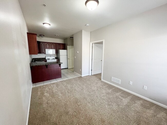 Building Photo - Pre-Leasing for 26/27 School Year