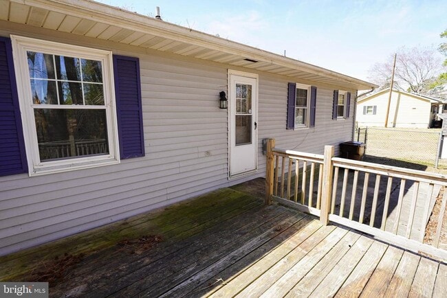 Building Photo - 115 Ridgefield Ln
