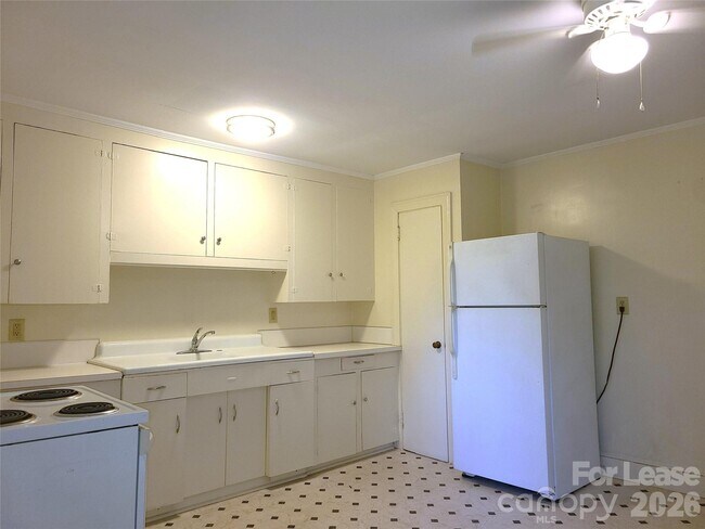 Building Photo - 2245 Crescent Ave