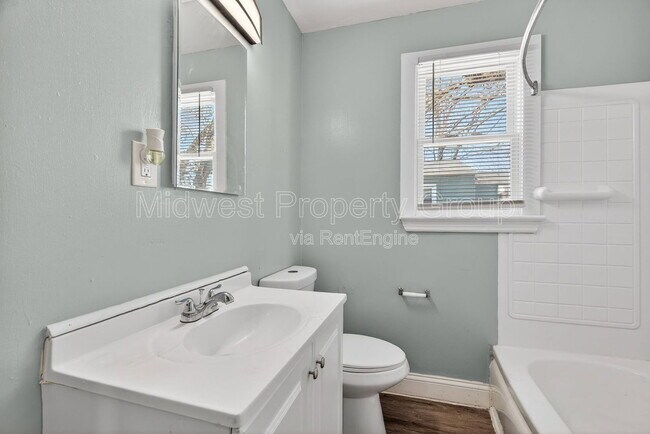 Building Photo - 8921 Higginson Ave