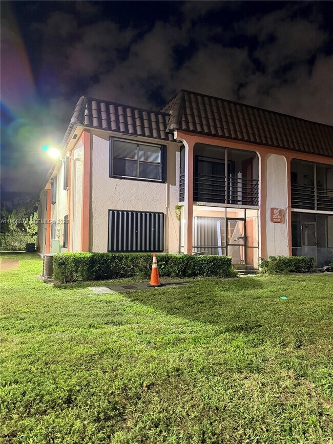 Building Photo - 20730 NE 8th Ct