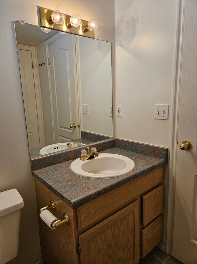 Building Photo - Beautiful 3 Bedroom/2.5 Bathroom in Midvale