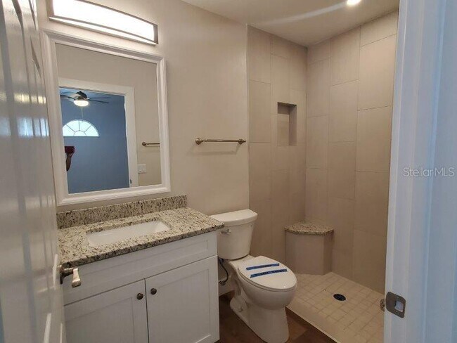 Building Photo - 2472 Picnic St