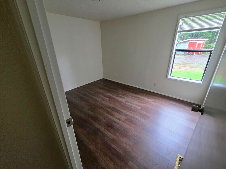 Building Photo - 20835 Valsetz Rd