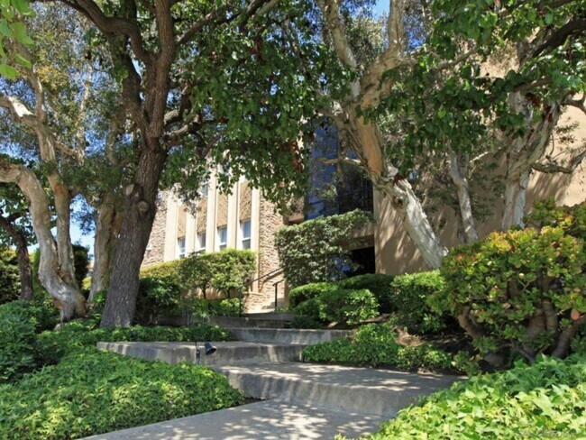Building Photo - 2089 Chatsworth Blvd