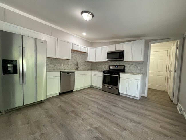 Building Photo - 3BD/2BA Home With Central Air