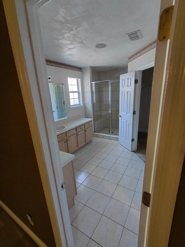 Building Photo - 1810 Newman Ln