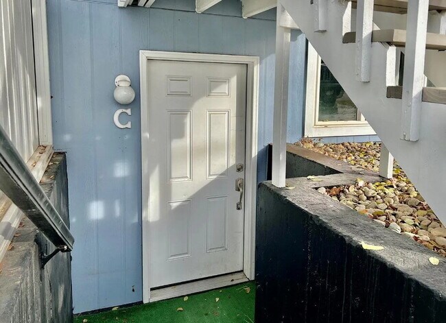 Building Photo - Beautiful 2-Bedroom Gem with Spacious Layout in Denver's Heart – 950 Sq Ft of Comfort!