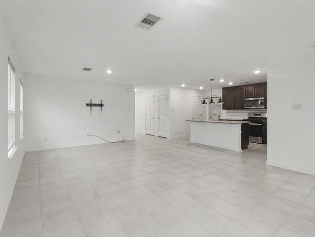 Building Photo - 1310 Cardinal Trl