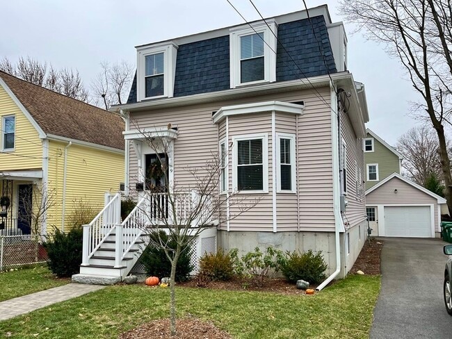 Building Photo - 9 Sherman St