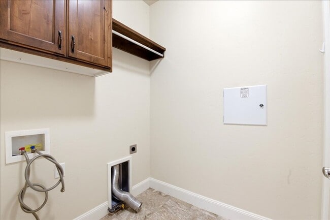Building Photo - Single Story-3 Bedroom 2 Bathroom Home in a 55+ Community