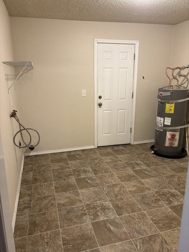 Building Photo - 334 S 3rd St