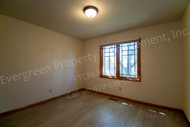 Building Photo - 1223 Red Oak Ct