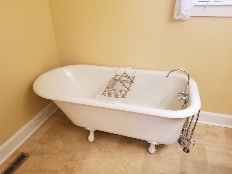 Claw foot tub - 1056 Highland St