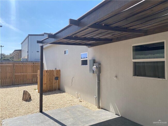 Building Photo - 17 Toni Ln