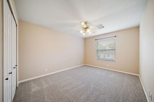 Building Photo - Executive Greenshire Living in Schertz, TX...