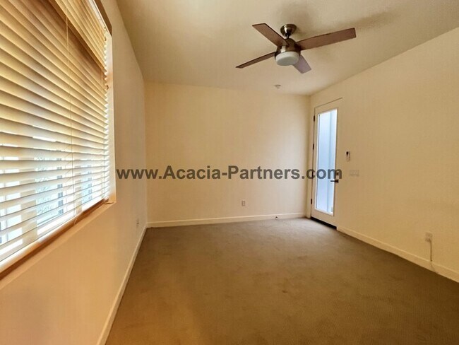 Building Photo - Four Bedroom Home in the Gated Sam Hughes neighborhood.