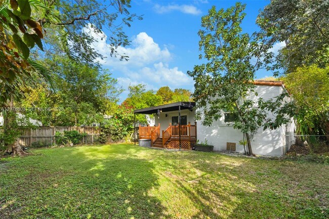 Building Photo - 1262 SW 15th Terrace