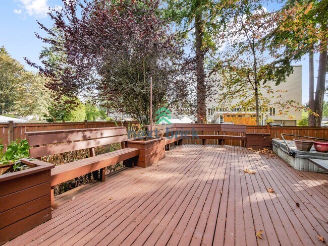 Building Photo - 4 bedroom, 2.5 Bathroom, 3 car garage Craftsman style home in Bellevue, WA