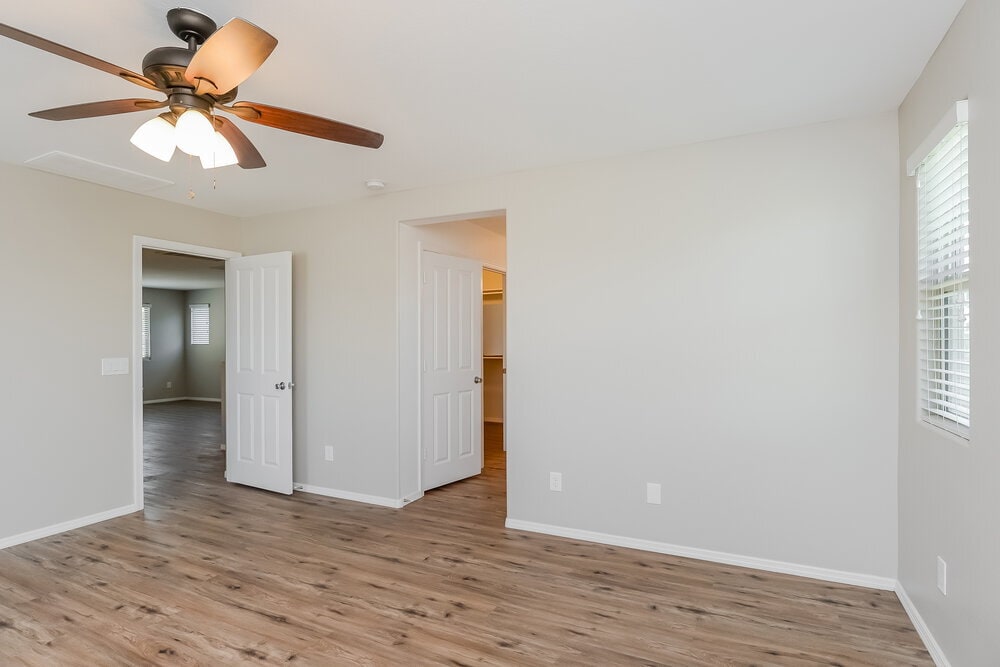 Building Photo - 825 S Swallow Ln