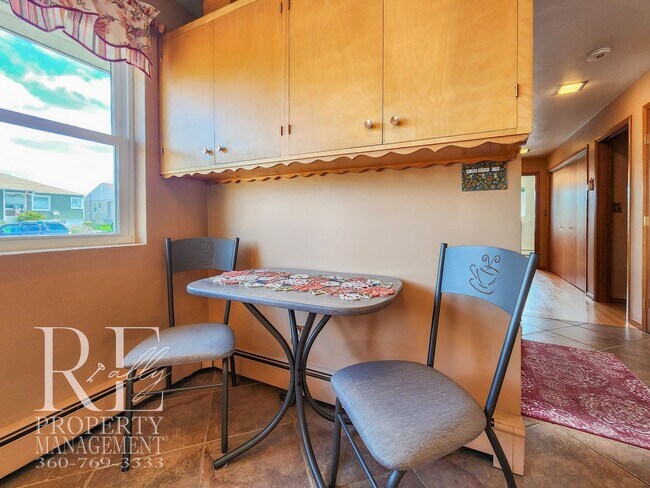 Building Photo - 2113 Brashem Ave