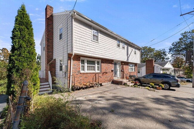 Building Photo - 203 Linwood St