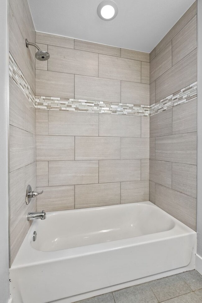 Building Photo - Bright & Cozy 3-Bedroom, 2-Bathroom Home with Fenced Yard!