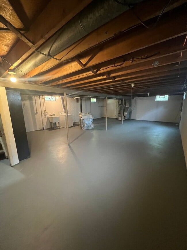 Building Photo - Updated, 2 Bedroom Ranch with Full Basement