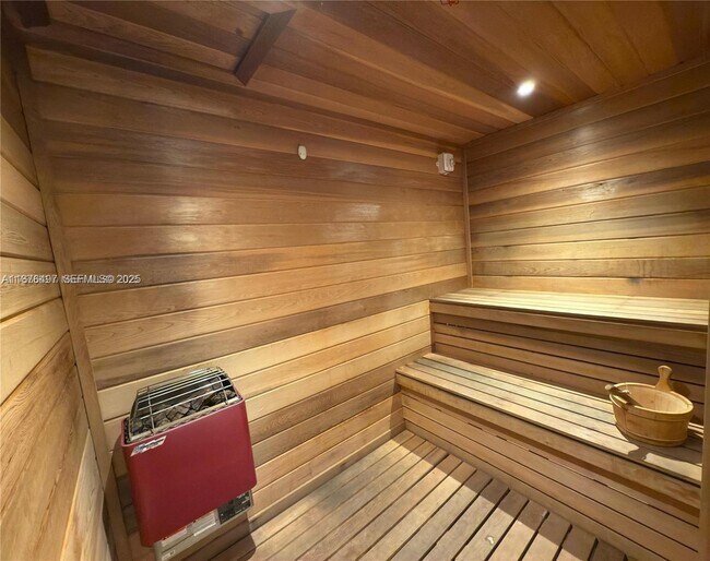 Building Photo - 11113 Biscayne Blvd