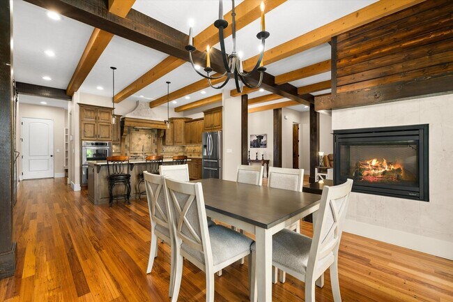 Building Photo - Luxury Furnished 4-Bedroom Home in Eagle's...