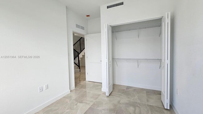 Building Photo - 1305 NW 4th Ter