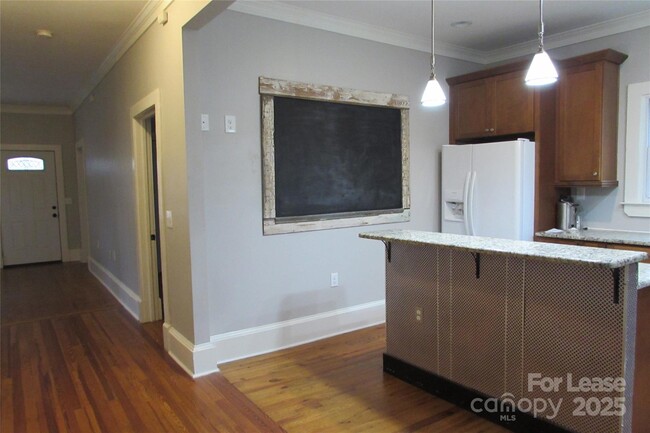 Building Photo - 730 Herrin Ave