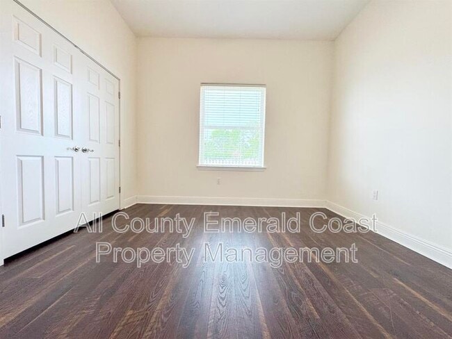 Building Photo - 722 Kelly St