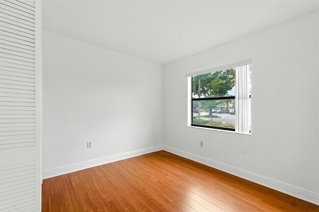 Building Photo - 141 NW 93rd Ave
