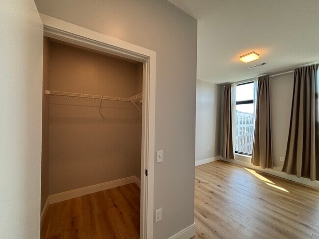 Building Photo - 191 Washington St