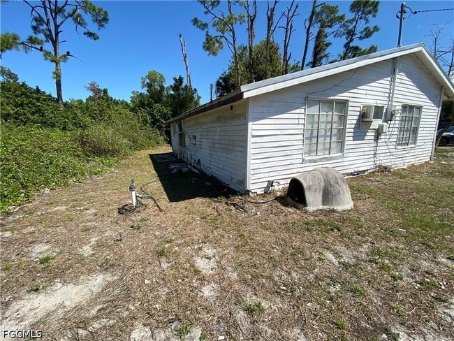 Building Photo - 7656 Hart Dr