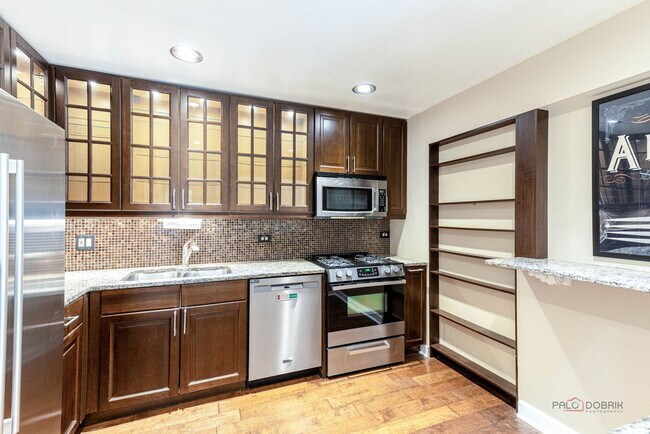 Building Photo - 203 Blossom Ct